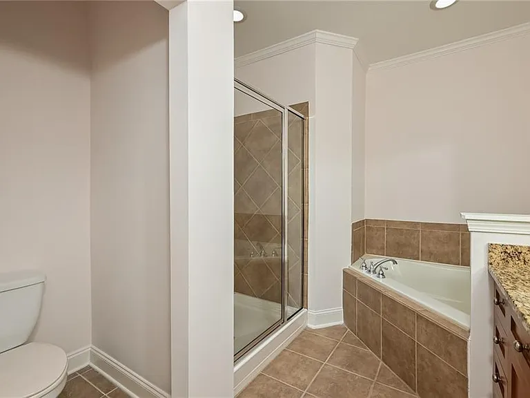 1915 Sterling Oaks Cir — Photo 11