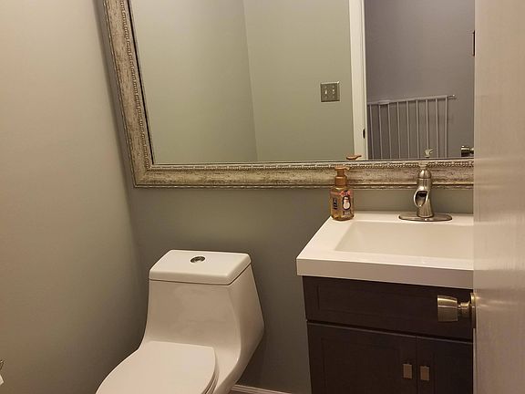 3rd image of 3403 Revere Ln