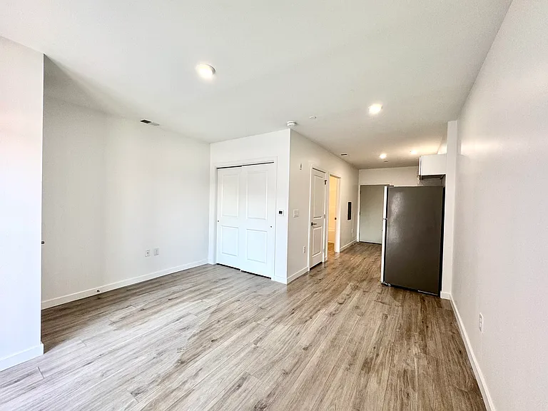915 N Broad St #414 — Photo 4