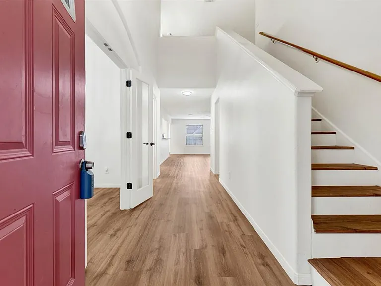 8518 Windy Thicket Ln — Photo 2
