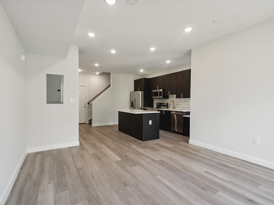 1st image of 2226 N Franklin St #4