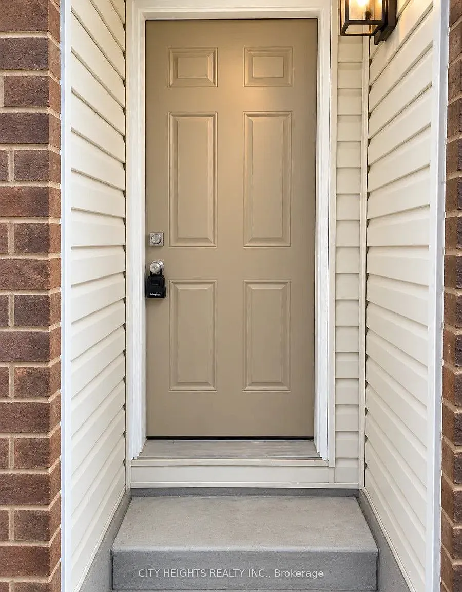 3 bed, $2,300 — Photo 2