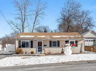 127 Thornton Ave, Lowell, MA 01852