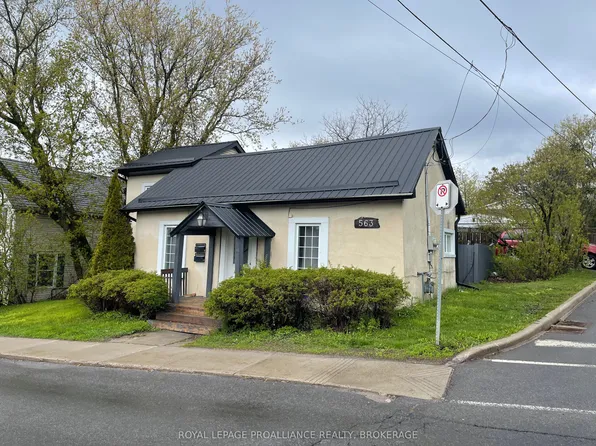 563 Union St #1, Kingston, ON K7M 2H5