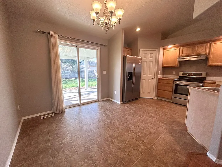 115 E Cassidy Dr — Photo 9