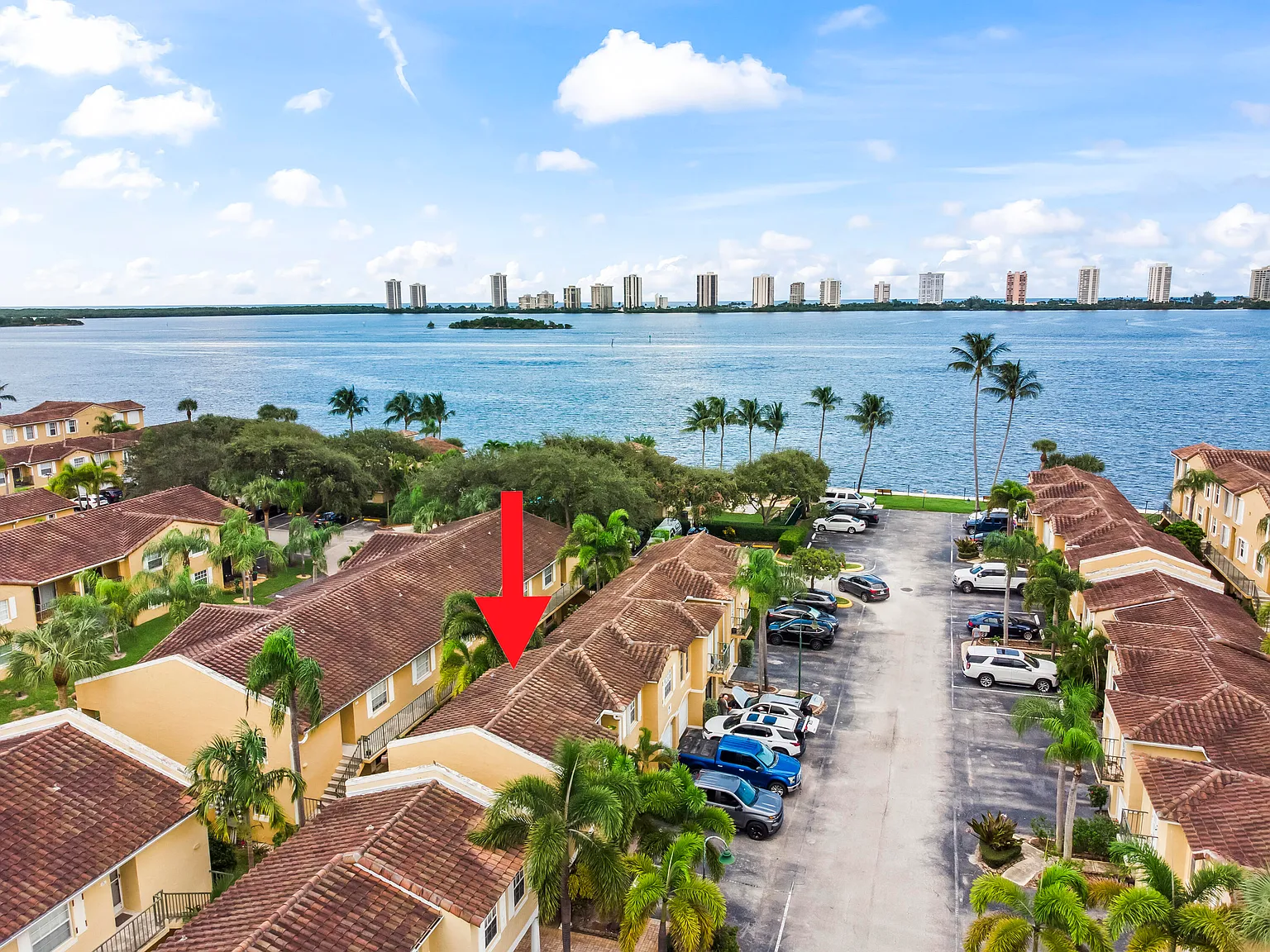 1045 Lake Shore Dr — Photo 4