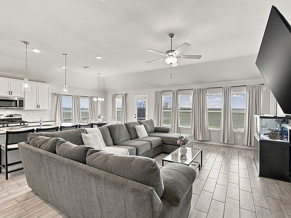 3rd image of 7122 Prairieside Trl