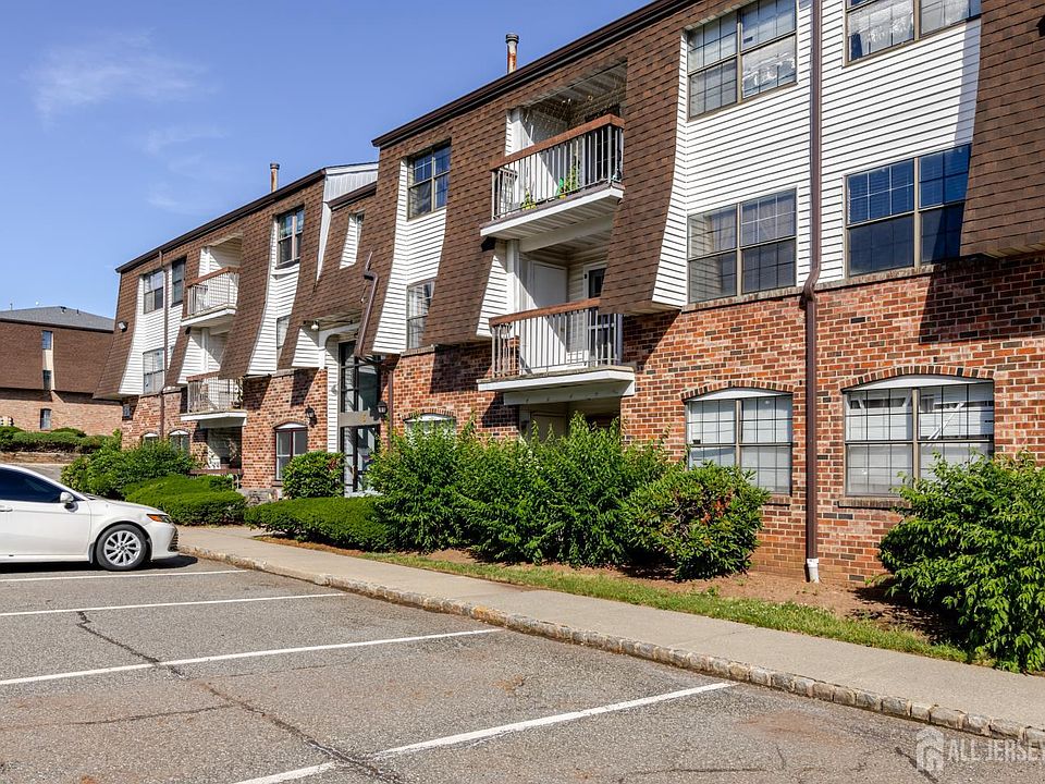 1st image of 606 Green Hollow Dr