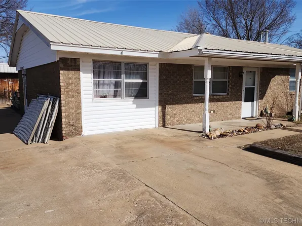 312 Maple St, Pawnee, OK 74058