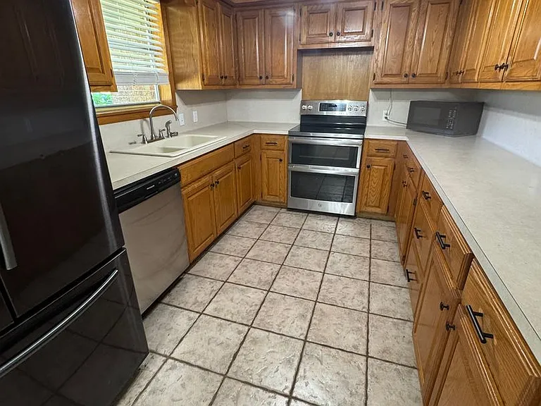 8174 FM 1402 — Photo 6