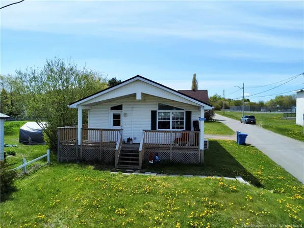 3957 Main St, Belledune, NB E8G 2K4