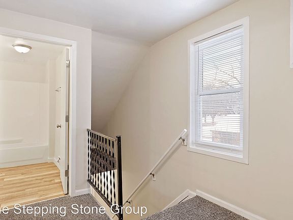 4th image of 722 Russell Ave N #10593268