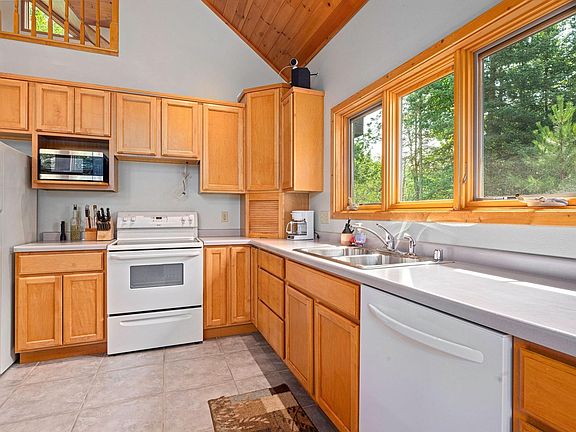 4th image of 1575 Maple Ridge Rd