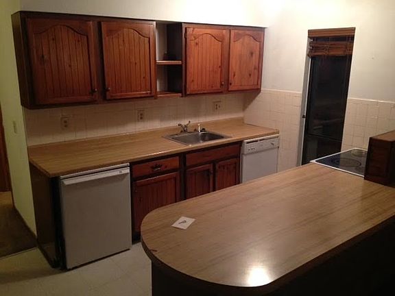 Fridge, range, and dishwasher