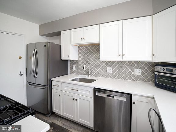 5th image of 40 Old Lancaster Rd APT 605