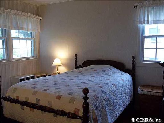 4th image of 14 Oakmount Ave