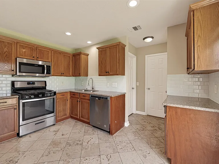19710 Twin Canyon Ct — Photo 13