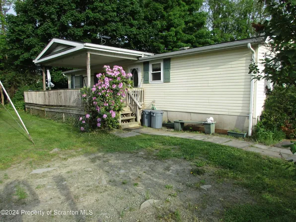 274 State Route 374, Nicholson, PA 18446