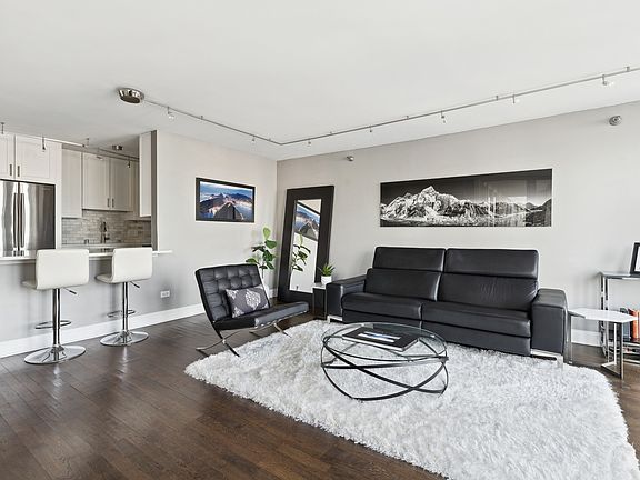4th image of 345 N La Salle Dr APT 3302