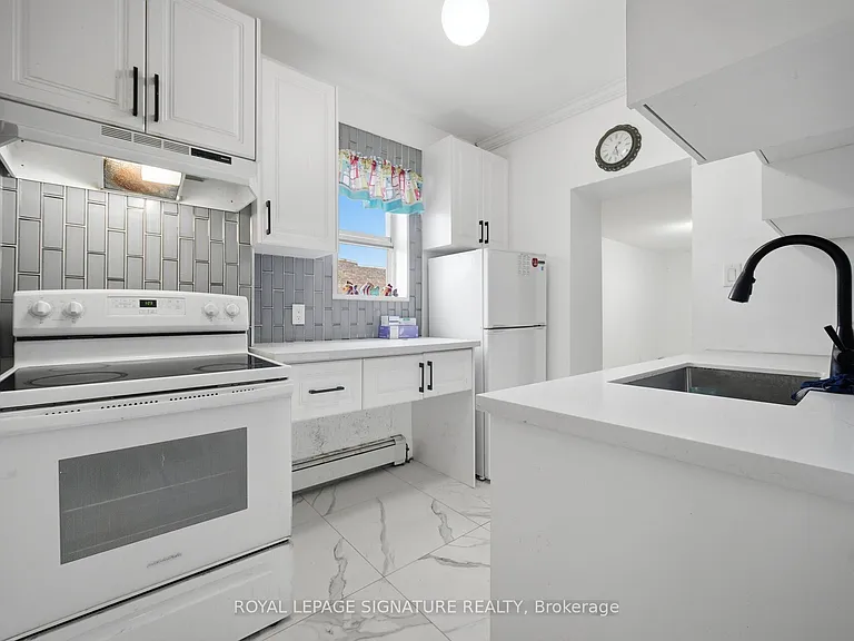3331 Dundas St W — Photo 8