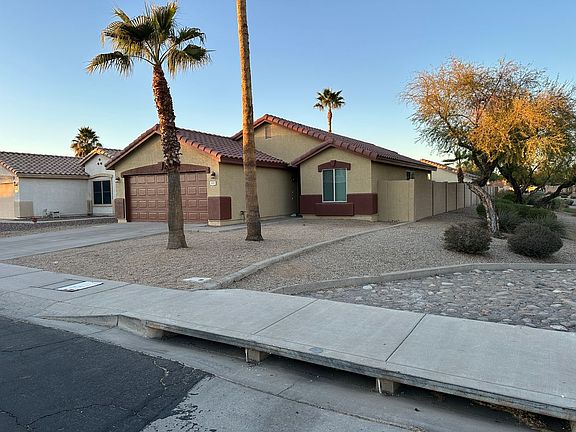 2nd image of 1024 E Arabian Dr