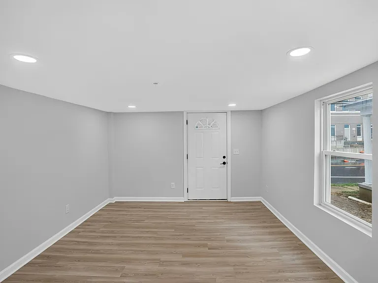 428 S Governors Ave #B — Photo 11