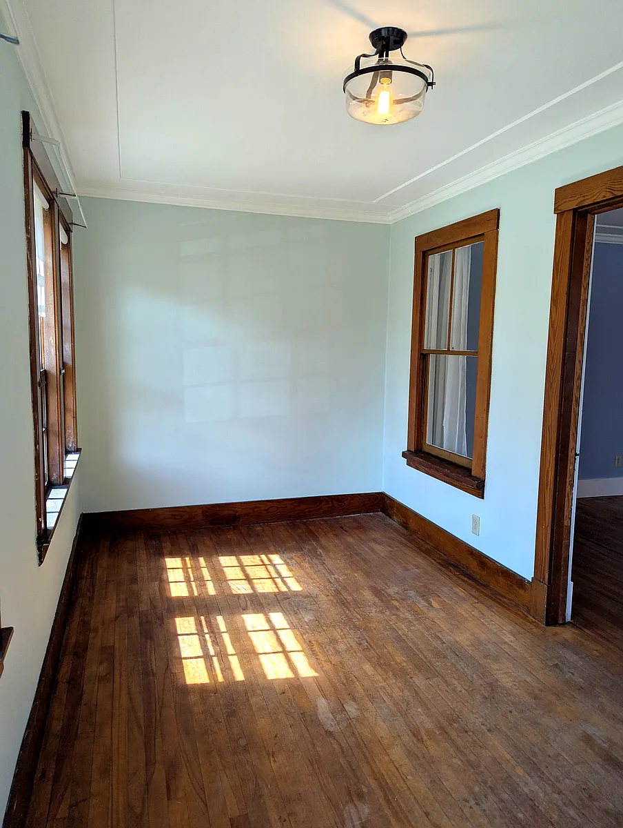 Building Photo - 15 Manley St #1