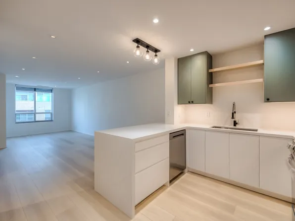 1863 Queen St E #512, Toronto, ON M4L 3Y6