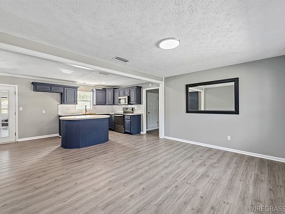 4th image of 553 Iris Rd