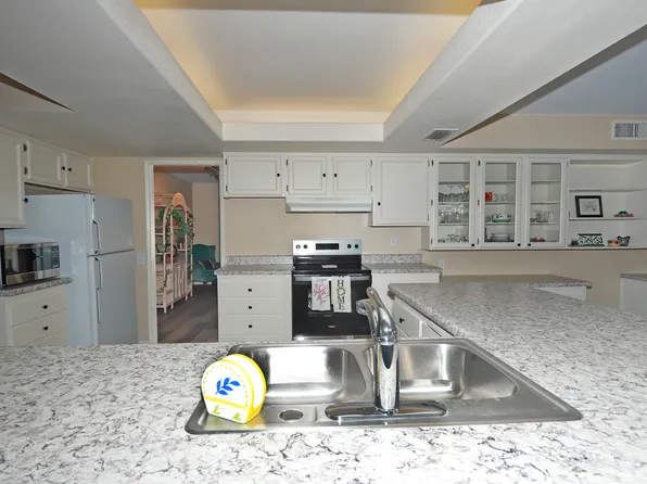 10113 W Signal Butte Cir, Sun City, AZ 85373