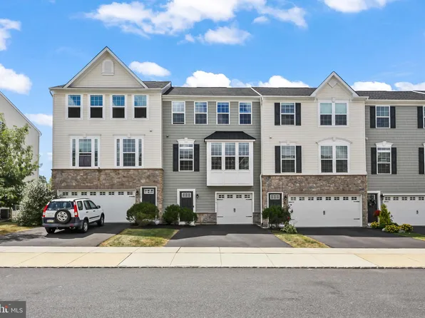 318 Pin Oak Ln, Perkasie, PA 18944