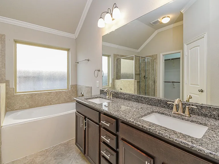9403 Briscoe Bend Ln — Photo 13