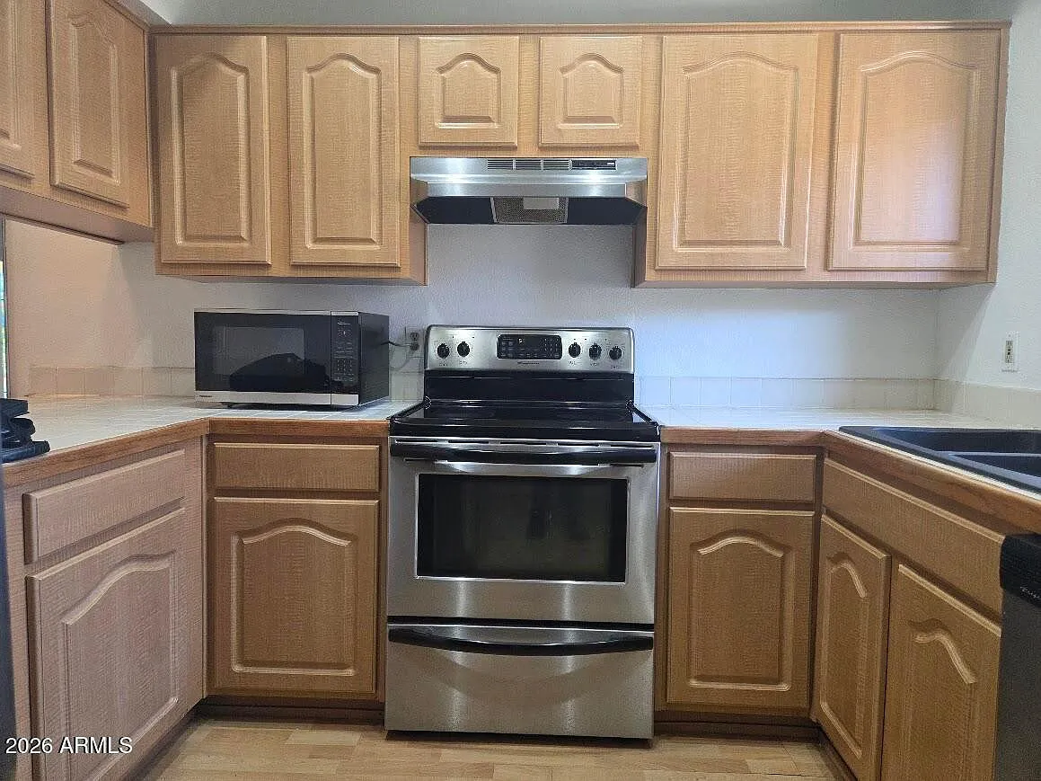 2 bed, 2.0 bath, 874 sqft, $1,395 — Photo 2