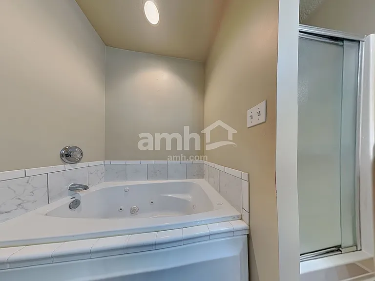 420 N Madison Ave — Photo 11