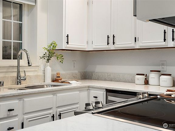 4th image of 2660 118th Avenue SE #102