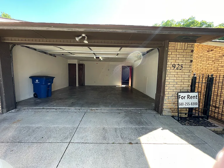 925 Millrun Ct — Photo 24