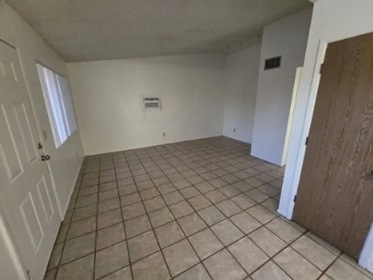 2784 N Columbus Blvd — Photo 8