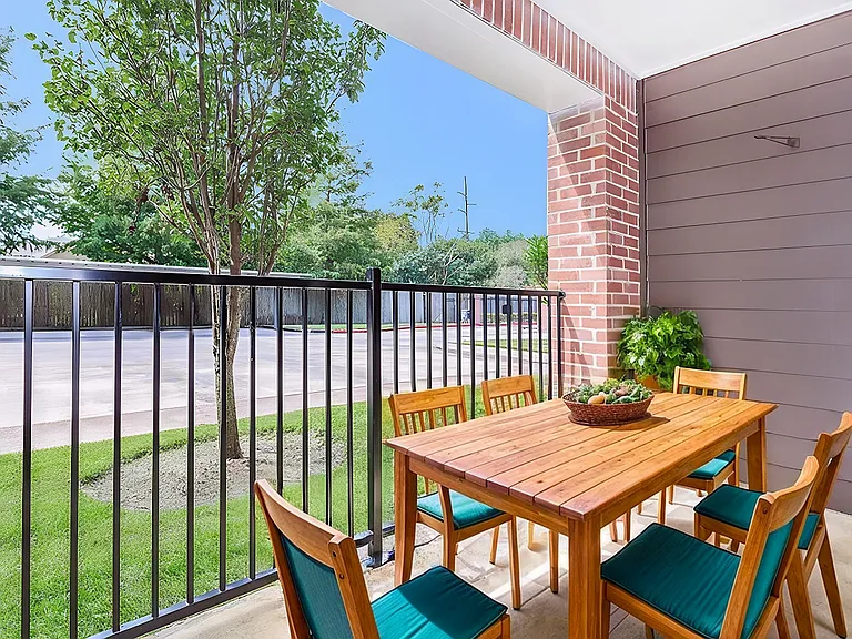 Kingsgate Apartments — Photo 9