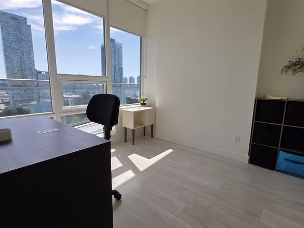 2 bedroom rental in Surrey — photo 6