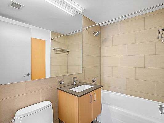 4th image of 8 Spruce St APT 25M