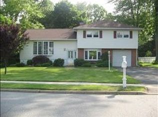 1 Brooklawn Dr, Morris Plains, NJ 07950