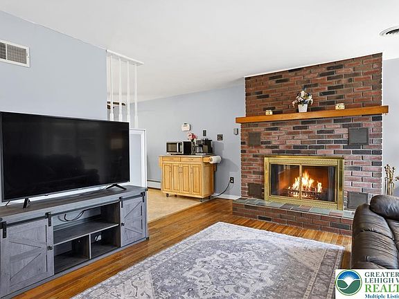 4th image of 727 Highland Ave