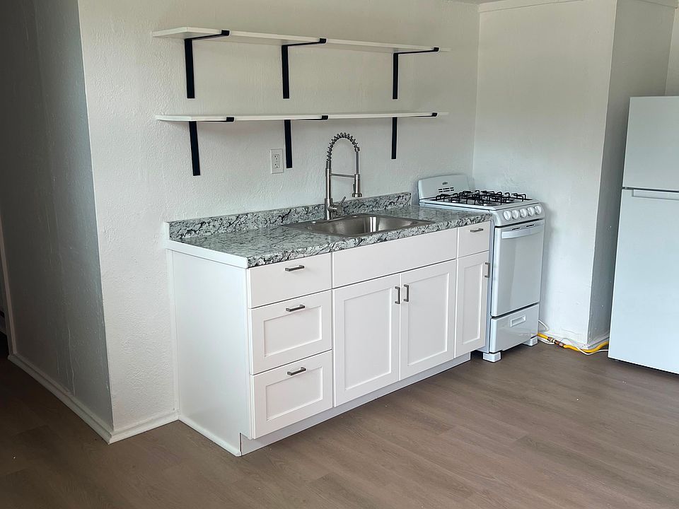2nd image of 301 E Main St APT 1