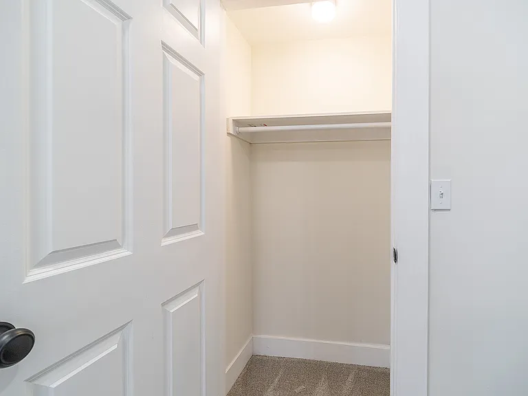 16 Montrose Ave — Photo 11