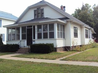 320 N Wacouta Ave, Prairie Du Chien, WI 53821