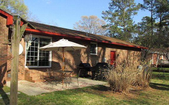 4th image of 2646 Woodford Ave