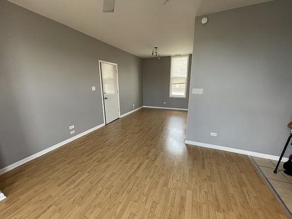 3rd image of 530 N Noble St APT 3R