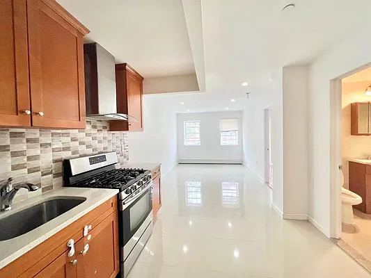 Rented by E Realty International Corp | media 8