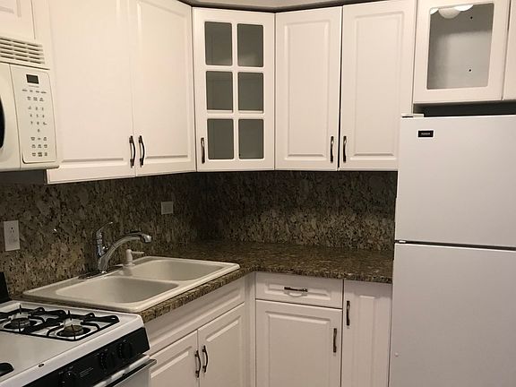 3rd image of 5348 N Cumberland Ave APT 300