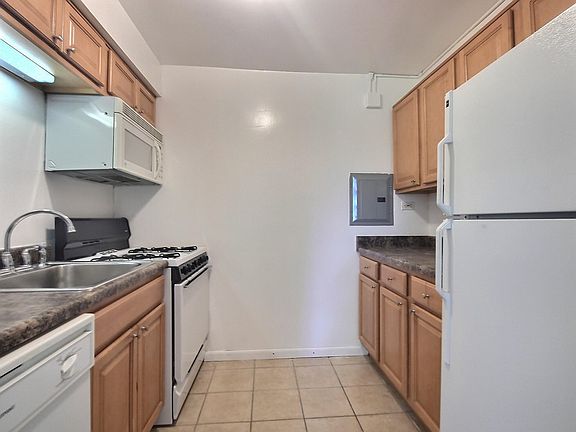 4th image of 1810 W Hatherleigh Ct APT 2C